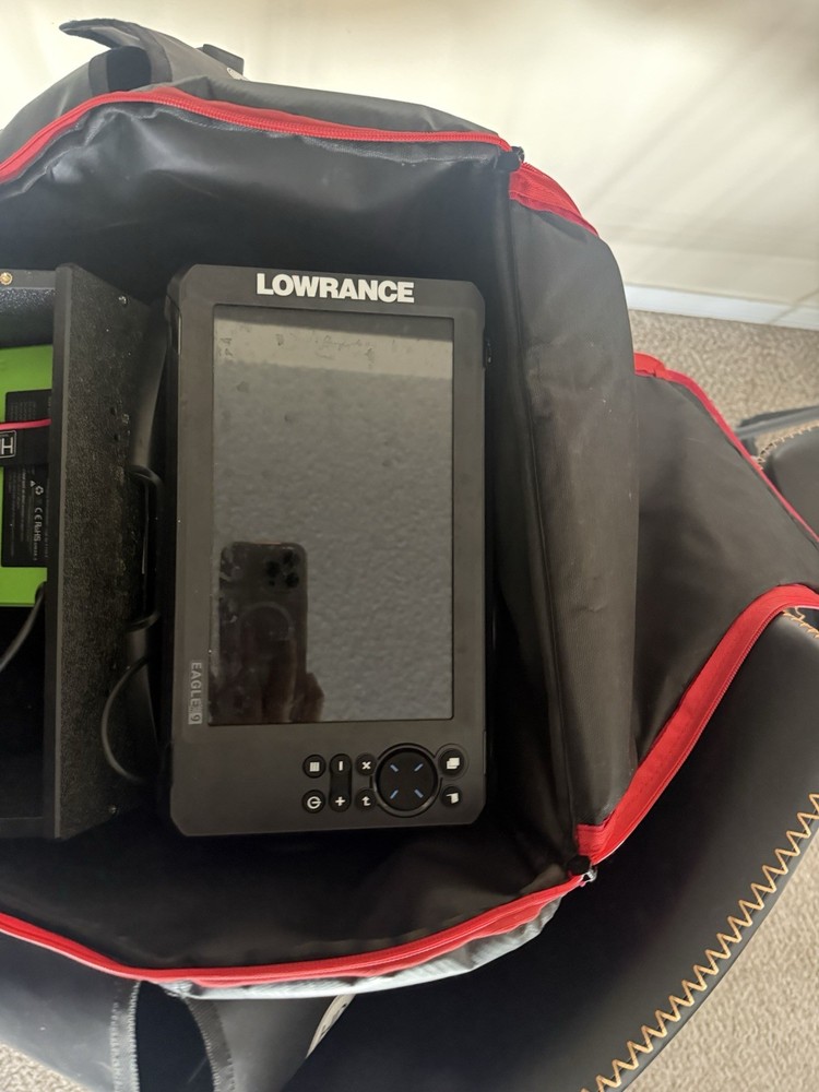 Lowrance HD Innovations Eagle 9 Fishfinder Chartplotter Sonar Kit