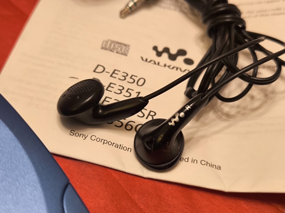 Sony D-E351 CD/CD-R/RW Walkman Blue Boxed