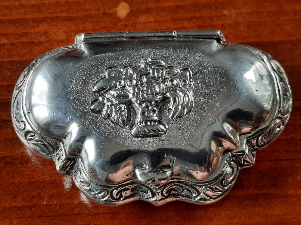 800 Silver Cast German Shell Shaped Trinket or Snuff Box