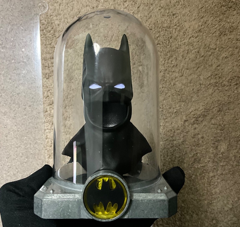 MINI LIGHT EYES BATMAN COWL IN DOME