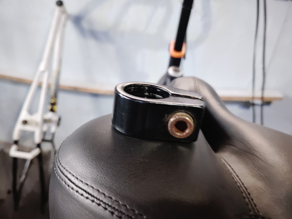 REDLINE SEAT CLAMP 22.2mm