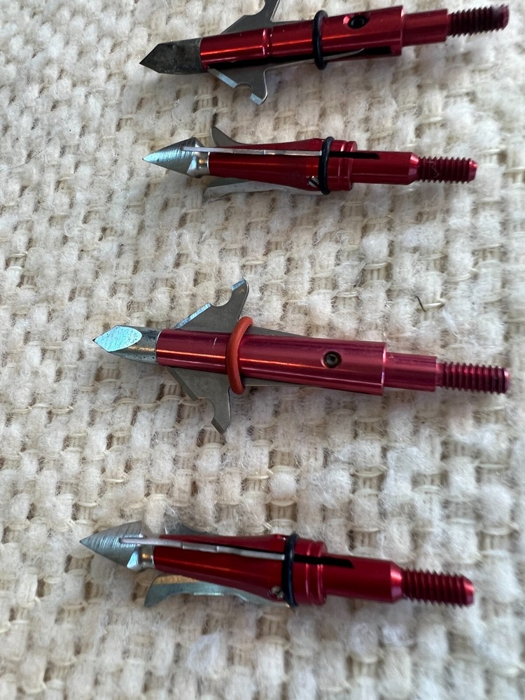 Red Mechanical Broadhead Lot