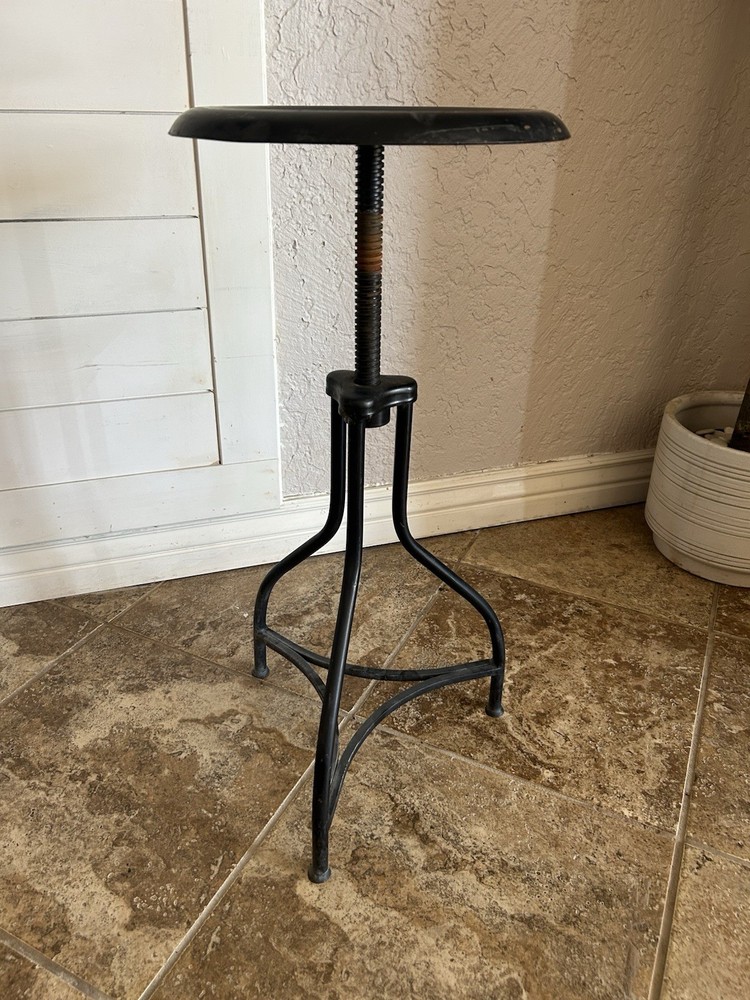 ADJUSTABLE THREE LEGGED SWIVEL FACTORY COUNTER HEIGHT STOOL