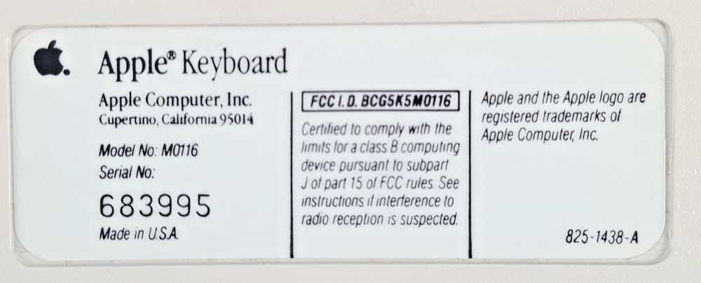 Apple, Macintosh SE M5010 computer with Keyboard, Grapler 9 Pin & Bag