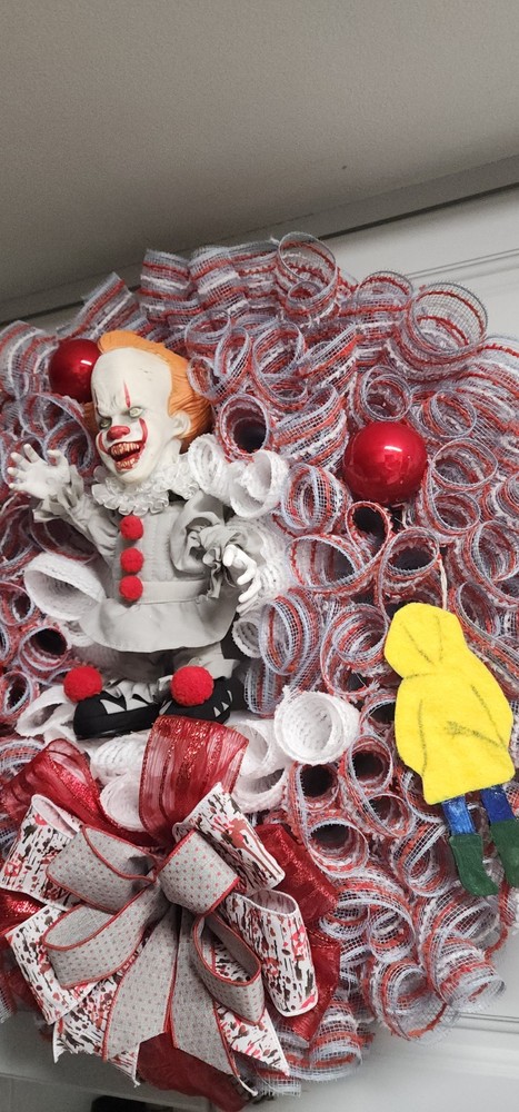Animated "IT" - PENNYWISE Wreath 26"