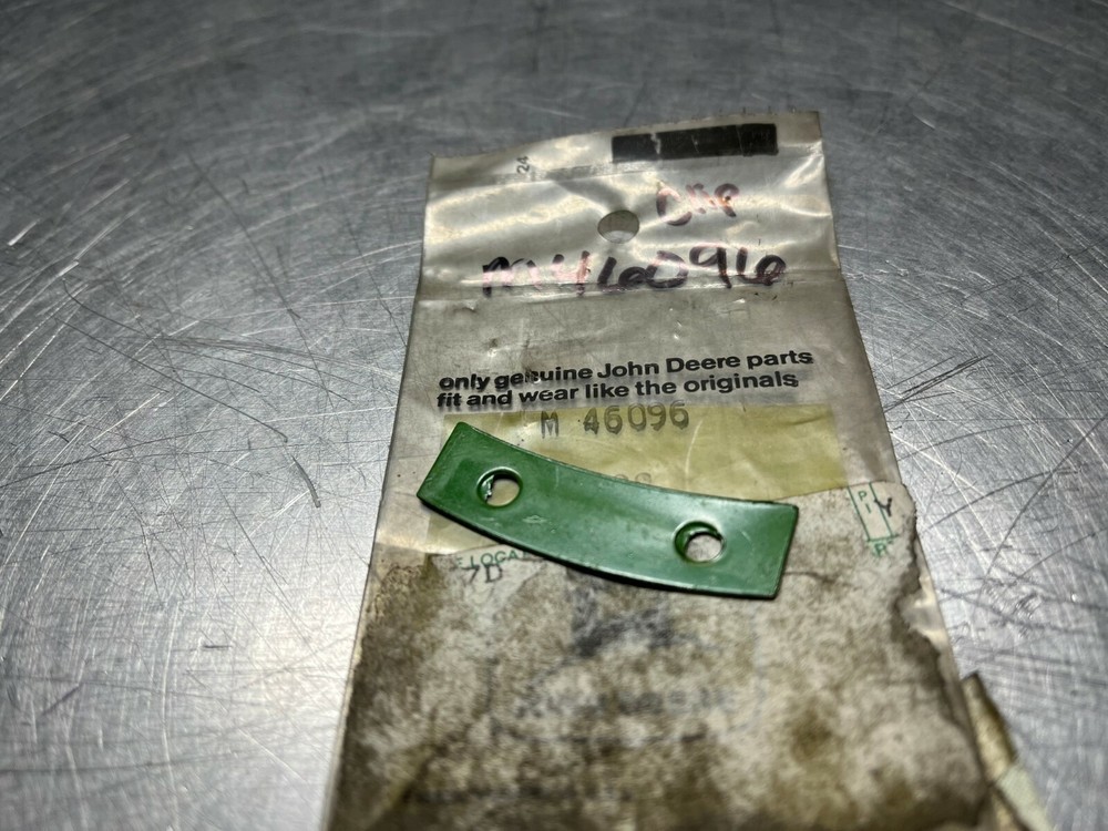 M46096 Genuine OEM John Deere CLIP