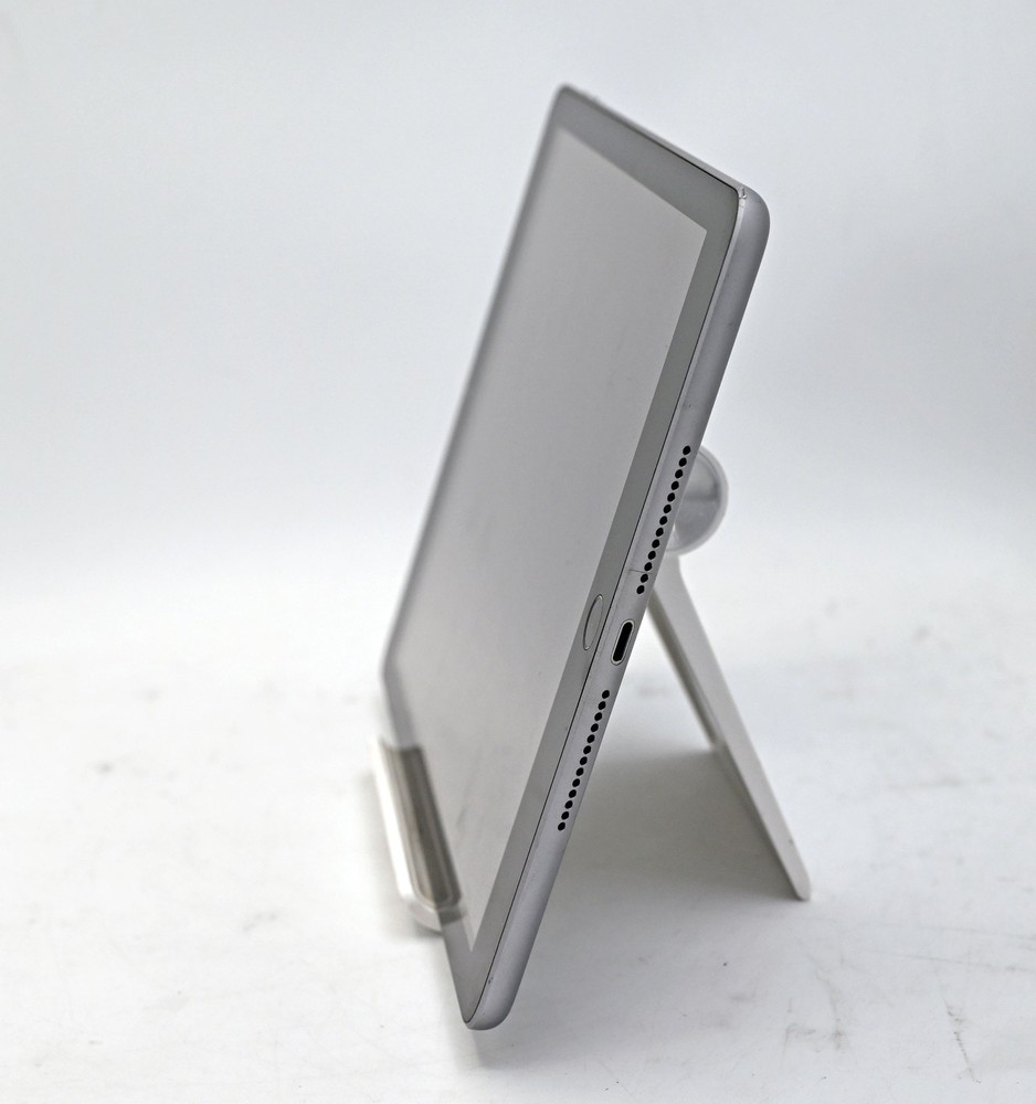 Apple ipad A1822 (MP2F2LL/A) (5th Gen) 32GB