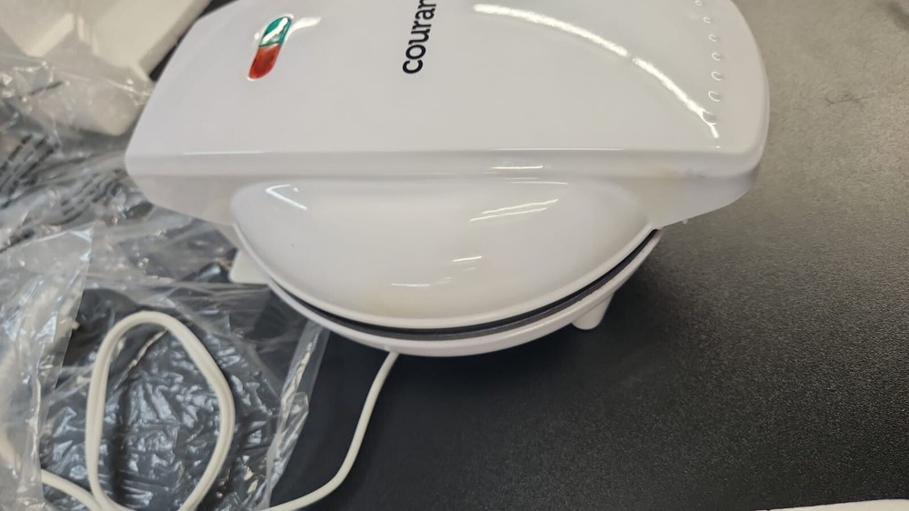 Courant 7-inch Belgian Waffle Maker -White