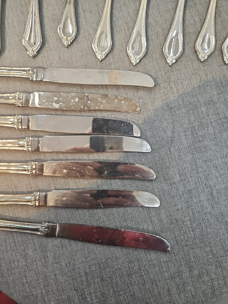 International Silver-Plated Yorkshire Bead Flatware 35pc 7 Place Settings