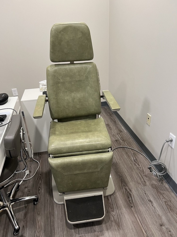 Midmark 491 Exam/procedure Chair