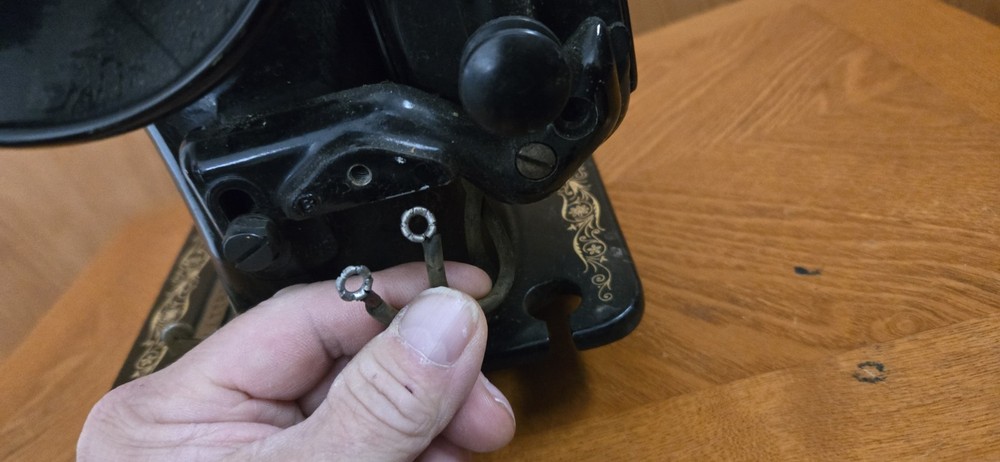 Vintage Singer Simanco 21 Sewing Machine Black Gold UNTESTED