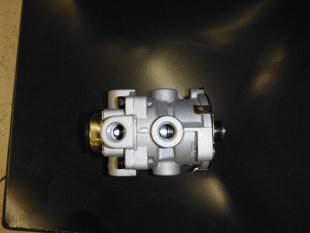 Bendix-Style  286171 Air Valve