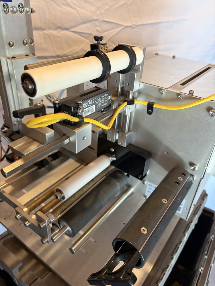 l-60 Left hand Labeler Universal labeling systems