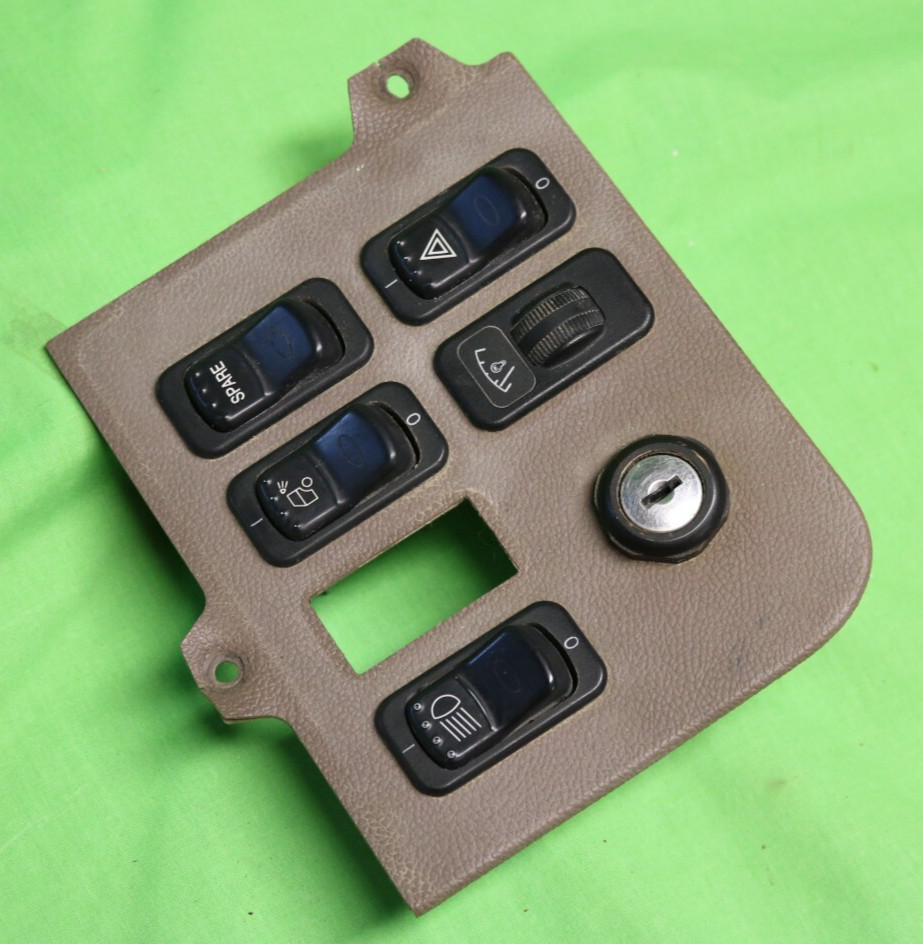 OEM Used Paccar / Peterbilt Dash Switch Panel S64-6045-526L00 - No Key