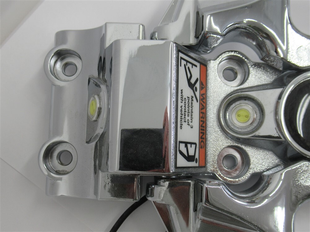 E-One 3004234-0-1-1-1-1, Folding Step with Light