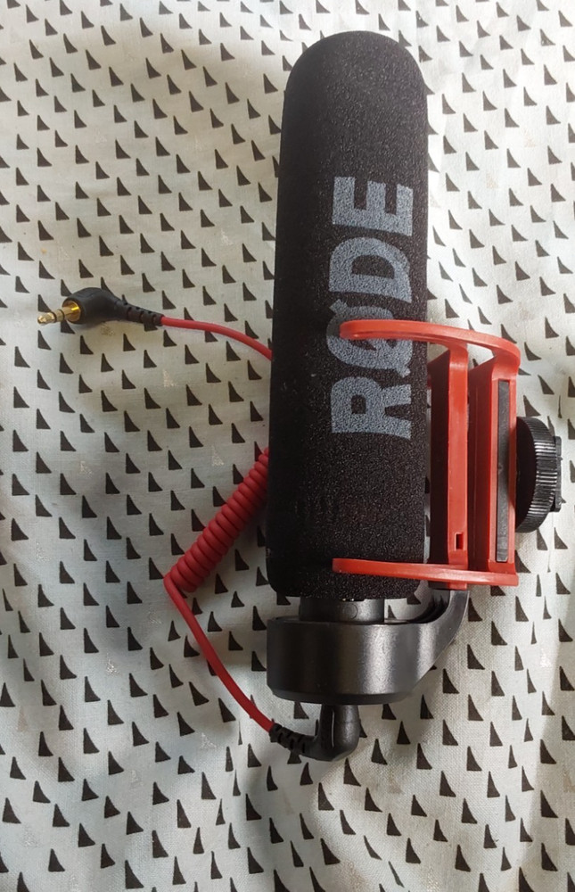 2 LIGHTWEIGHT MICROPHONE FOR CAMERA MOUNT- NOT TESTED