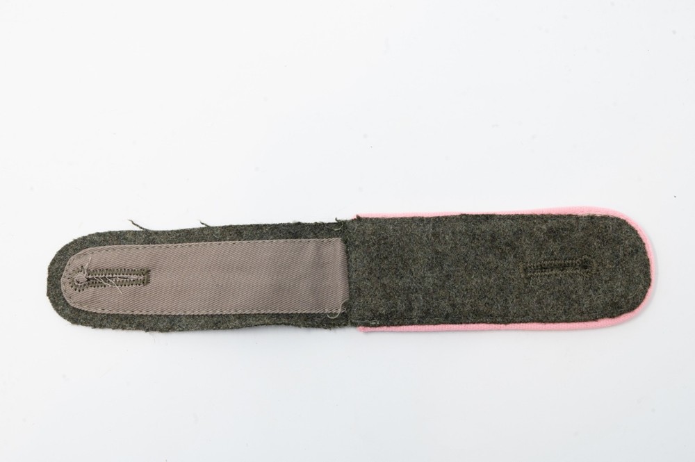 WWII German Reproduction Shoulder Board Panzer Pink Piped SINGLE BOARD STRAP