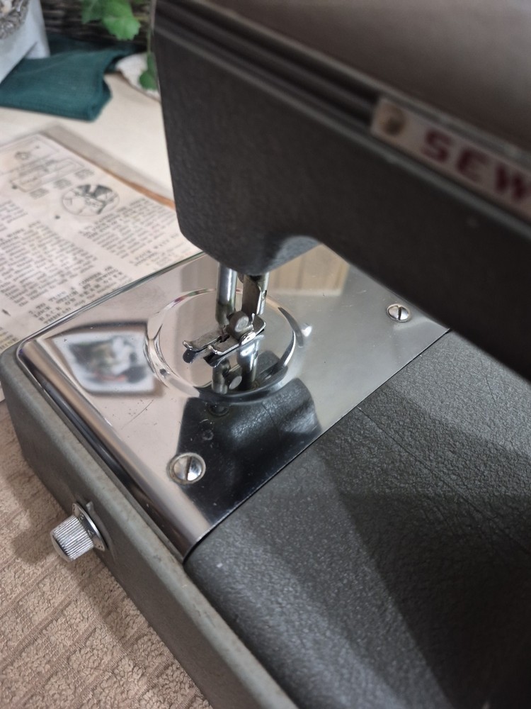 Vintage Sew Easy Model 43 Single thread sewing machine