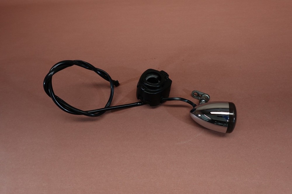 2009-2011 Harley Davidson Rocker C FXCWC Left Control Switch Blinker