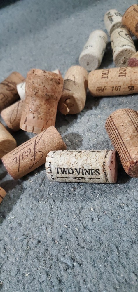 wine bottle corks, Aprox 276 Pcs. Assorted Styles, Names
