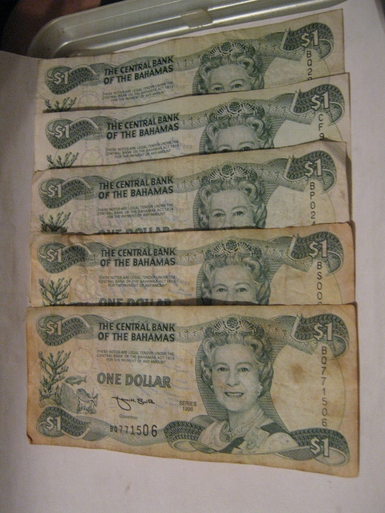 Bahamas FIVE One Dollar QEII notes 1996 Pick # 57a