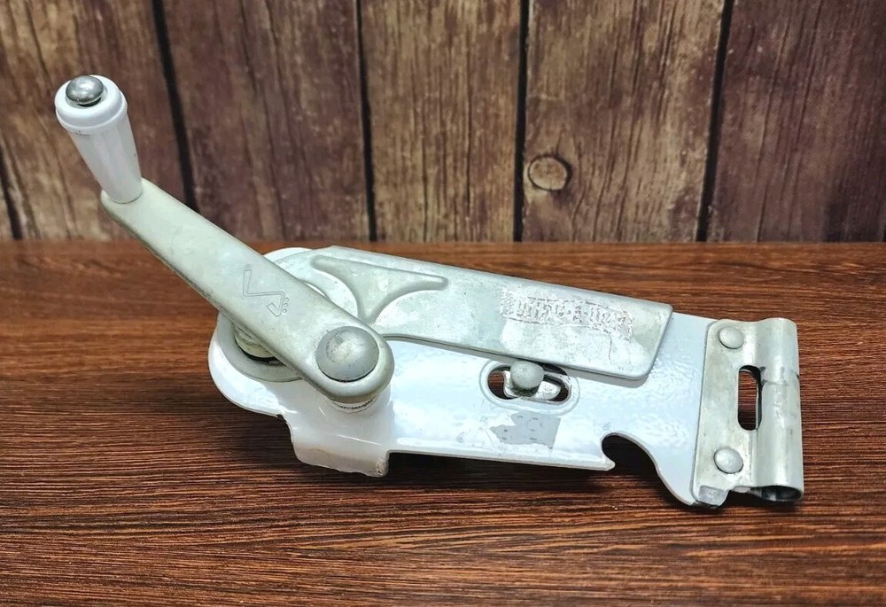 VTG Swing-A-Way Can Opener - White