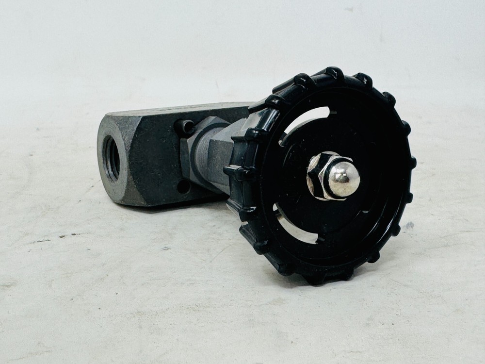 Hoke 4820-21-871-8083 Flow Control Golbe Valve Black Open Box