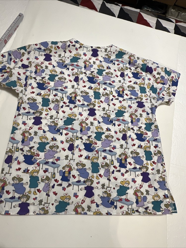 Crest RN Scrub Top M Nurse Print RN Short Sleeve Pullover