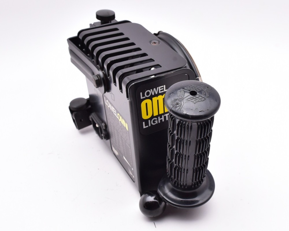 Lowel Omni Light with Scrim (#12220)