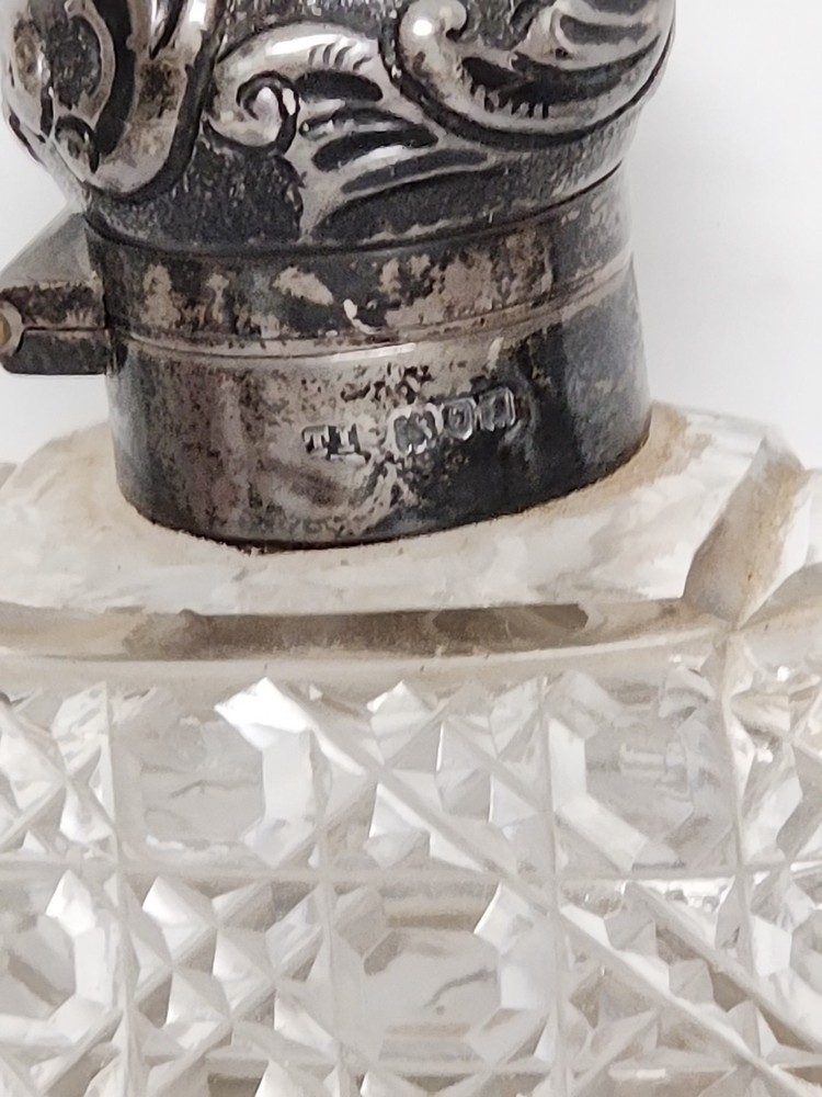 Thomas Ingleton Sterling Silver & Cut Glass Locking Hip Flask C. 1906