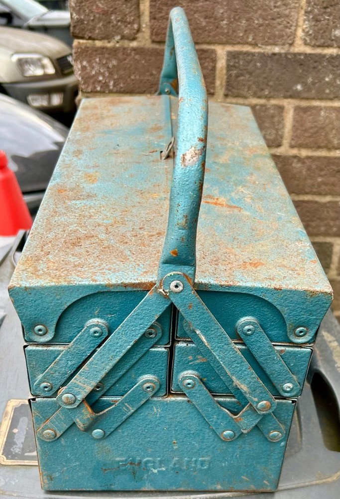 Vintage metal cantilever tool box