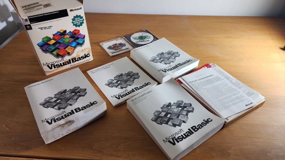 Microsoft Visual Basic Professional Edition 4.0 W/CD Key Windows 95 VB4 Pro