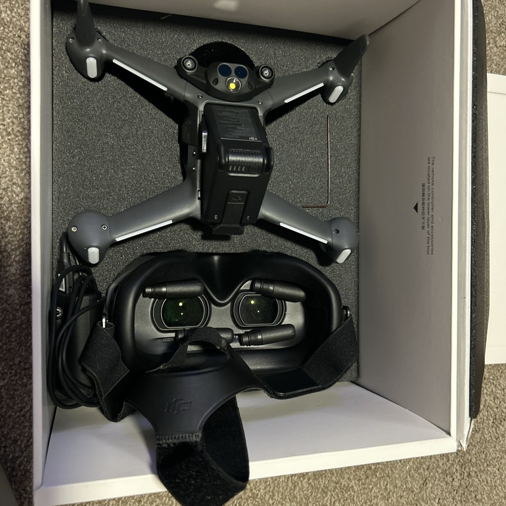 DJI FPV Combo Ready to Fly Drone with Controller and FPV Goggles