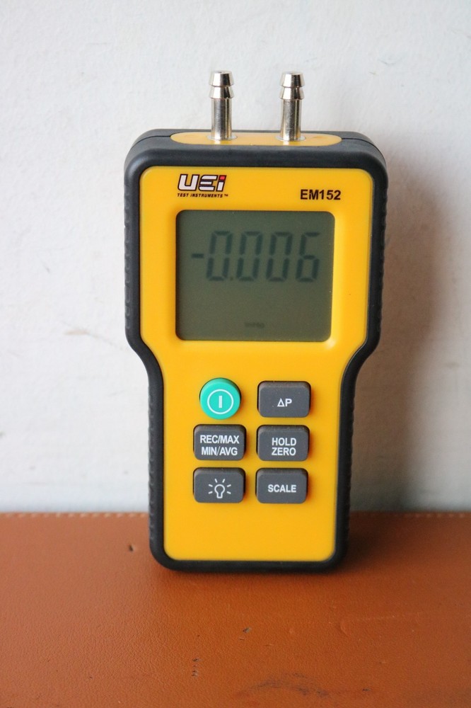 UEI EM152 Differential Digital Manometer