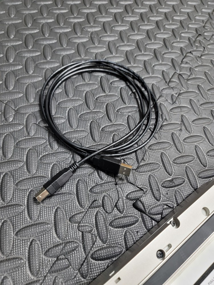 Akai Professional MPD16 USB/MIDI Pad Controller for Windows & Macintosh