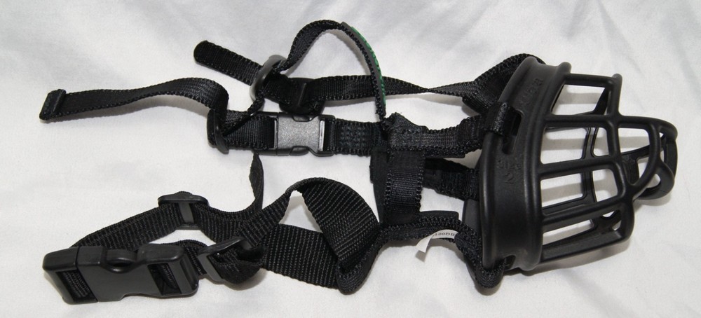 baskerville ultra muzzle size 2 black w/ adjustable cone