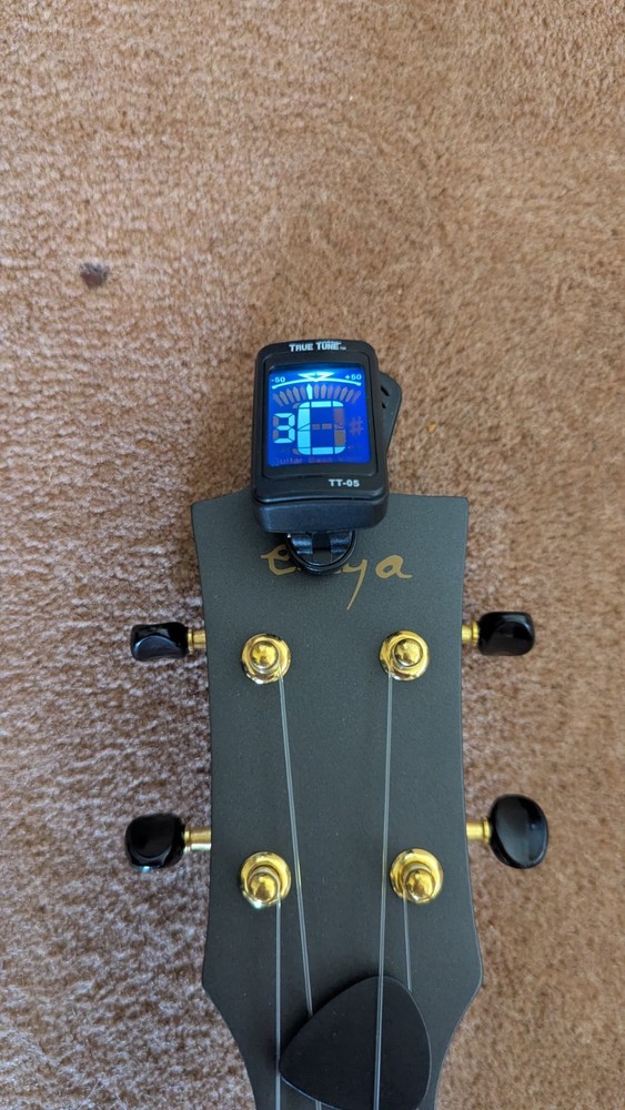 25" Ukulele With Case And Extra Strings