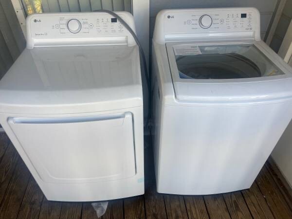White LG Washer & Dryer Set In Great Condition