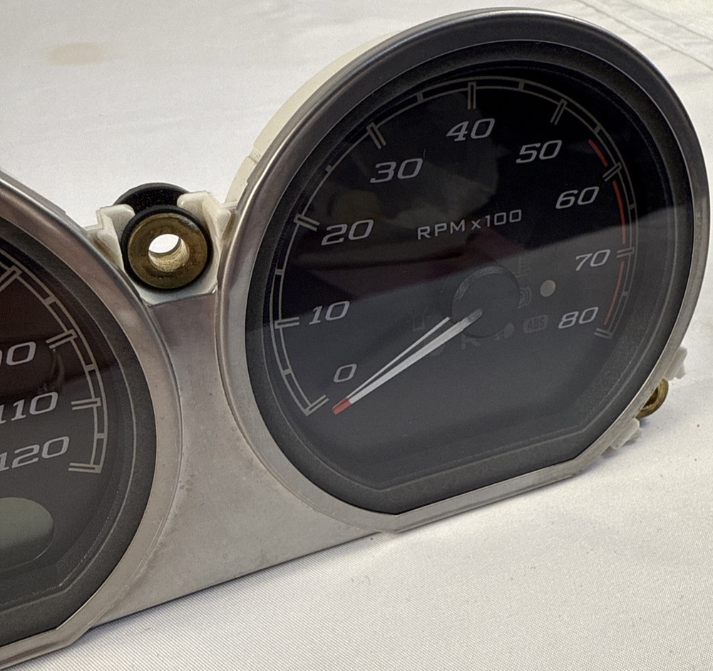 HARLEY DAVIDSON INSTRUMENT CLUSTER SPEEDOMETER TECHOMETER MPH BLACK 70900121A