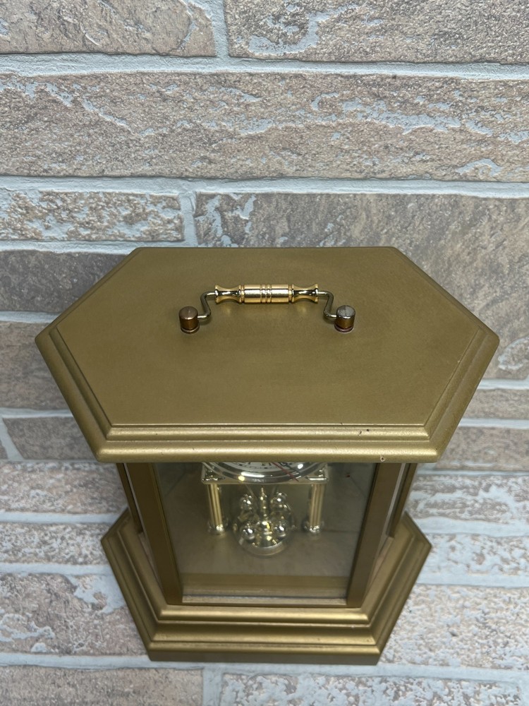 Quartz Clock Rotating Pendulum