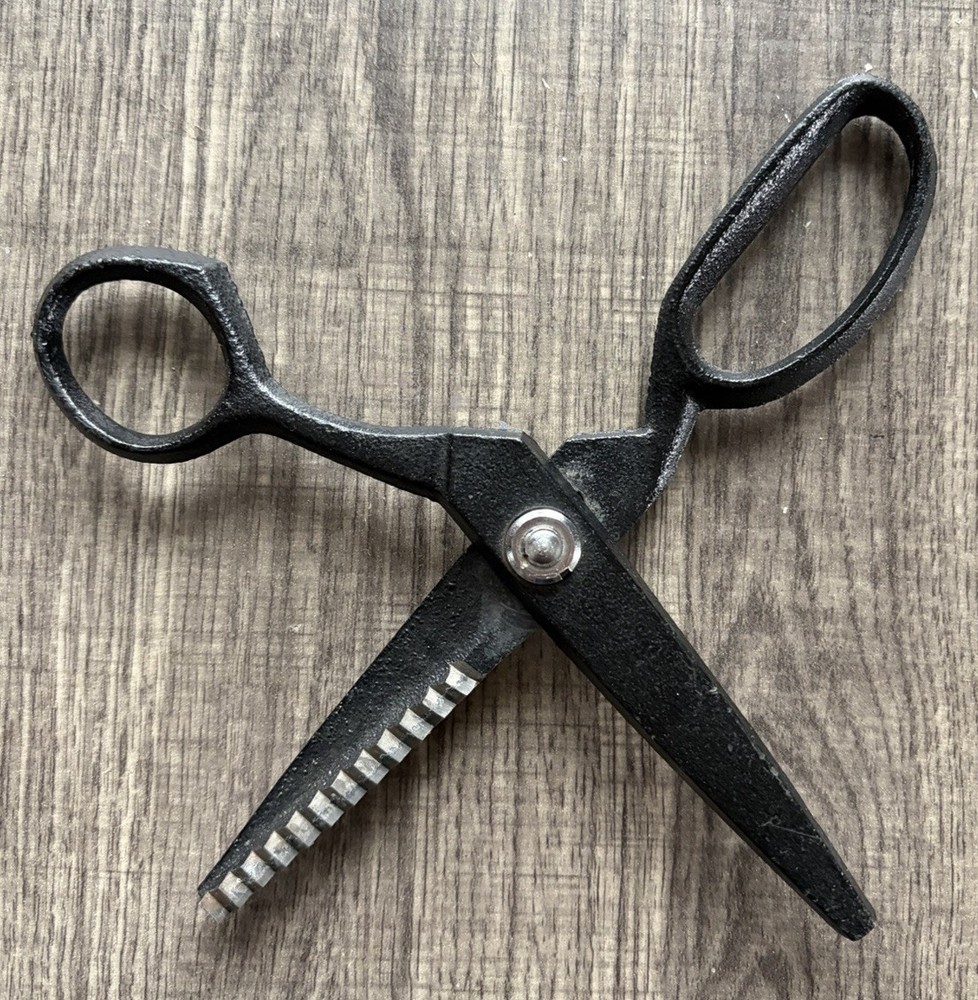Cast Iron Sewing Scissors Pinking Shears Zigzag Cut