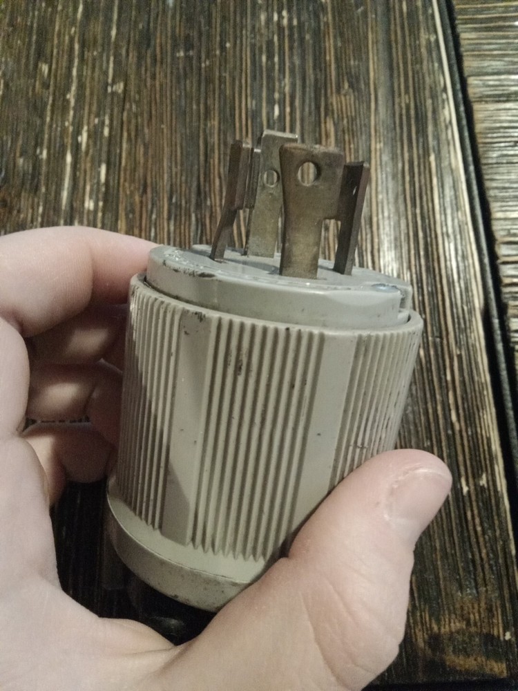 Arrow Hart Male Turn & Pull Plug 30A 480v 3ø GR'DG