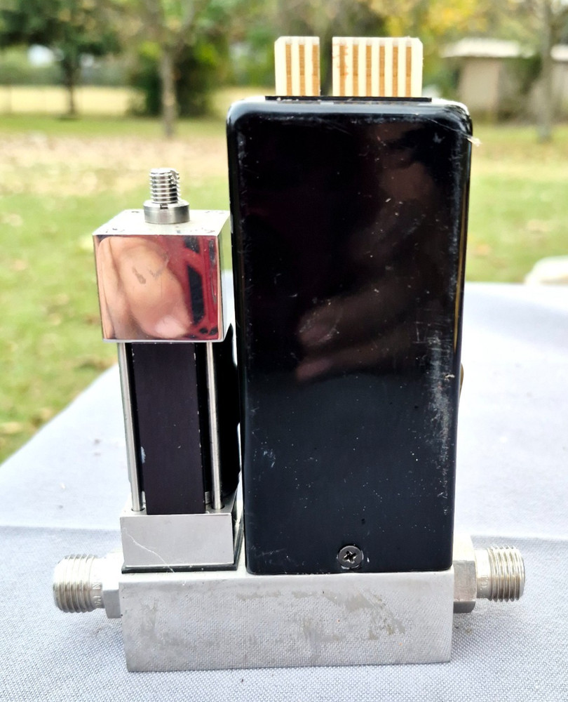 Unit UFC-1100HP Mass Flow Controller Range 200 SCCM Gas CHF3