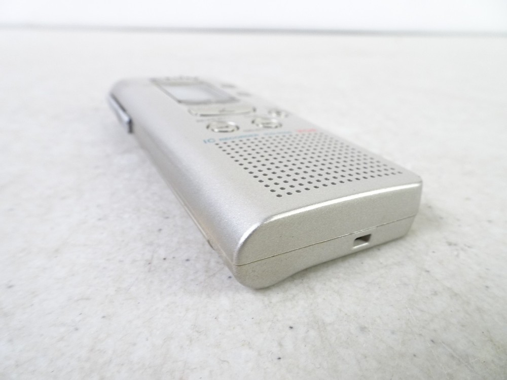 Sony ICD-R100 Handheld Digital Voice Recorder w/ Case