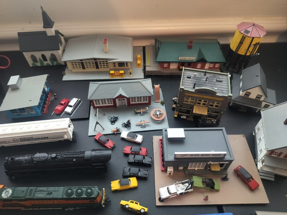 Train Set With Accessories BNSF Union Pacific and More From Display