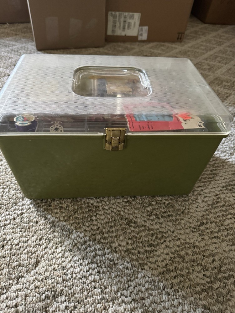Vintage sewing box, various items , see pics