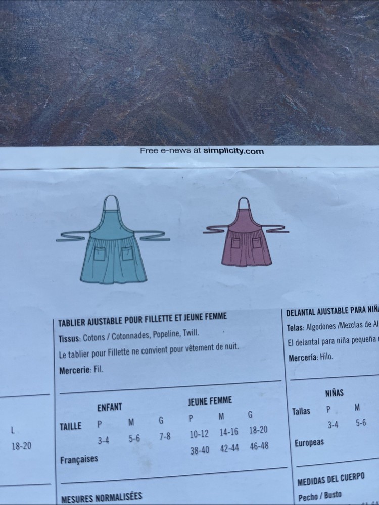 Its So Easy Its Simplicity Size A Pattern 2319 Mommy & Me Aprons Matching Apron