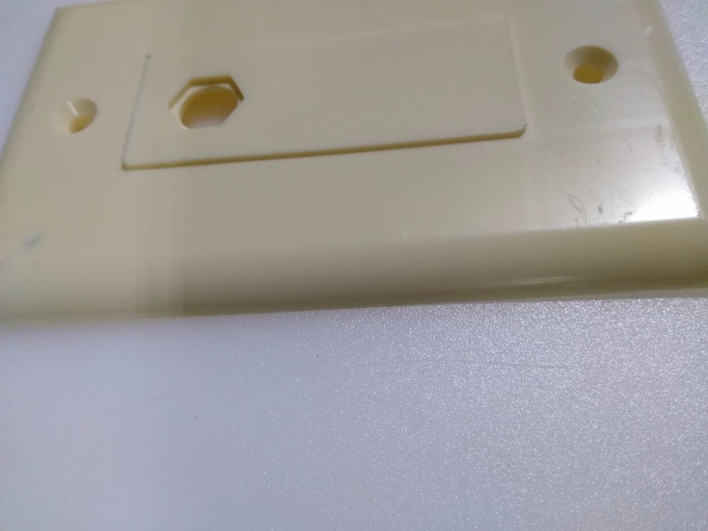 CABLE MAID INC. Off white Face plate off centered. WP-W(OFFSETCENTER)