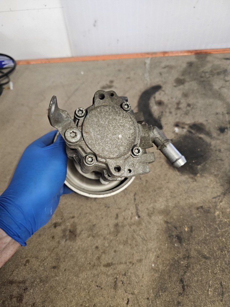 BMW X1 X3 E87 E90 E83 E83 E87 E90 N47 HYDRAULIC Power Steering Pump
