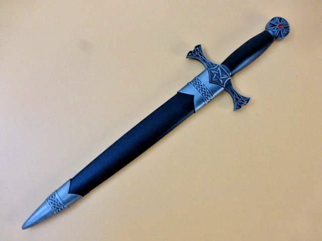 Knotted Celtic Dagger Replica Unsharpened New in Box